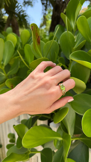 Vintage 14k Gold Peridot & Blue Diamond Ring