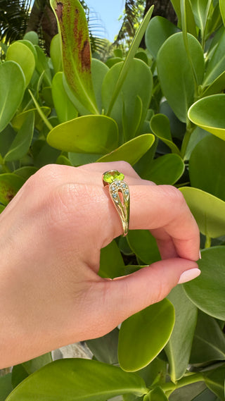 Vintage 14k Gold Peridot & Blue Diamond Ring